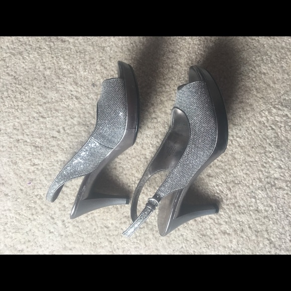 size 5 silver heels - Picture 2 of 2